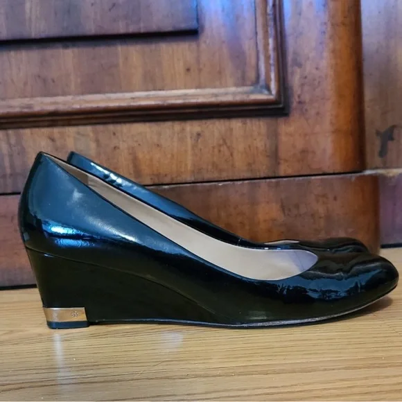 Tory Burch patent wedge heels - Picture 3 of 9